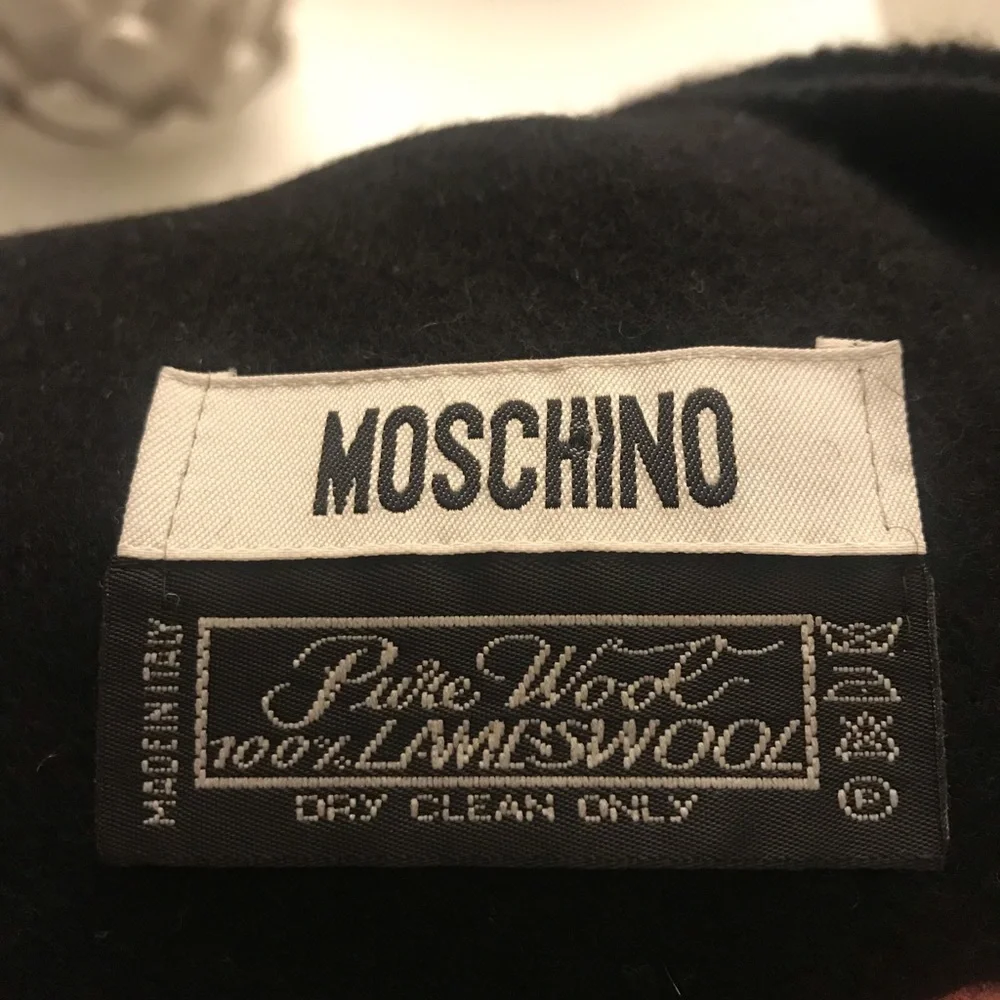 Moschino pashmina scarf 🧣 100% 🐑 pure lamb’s wool
